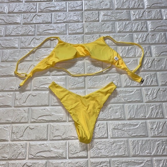 Bikini - Picture 2 of 2